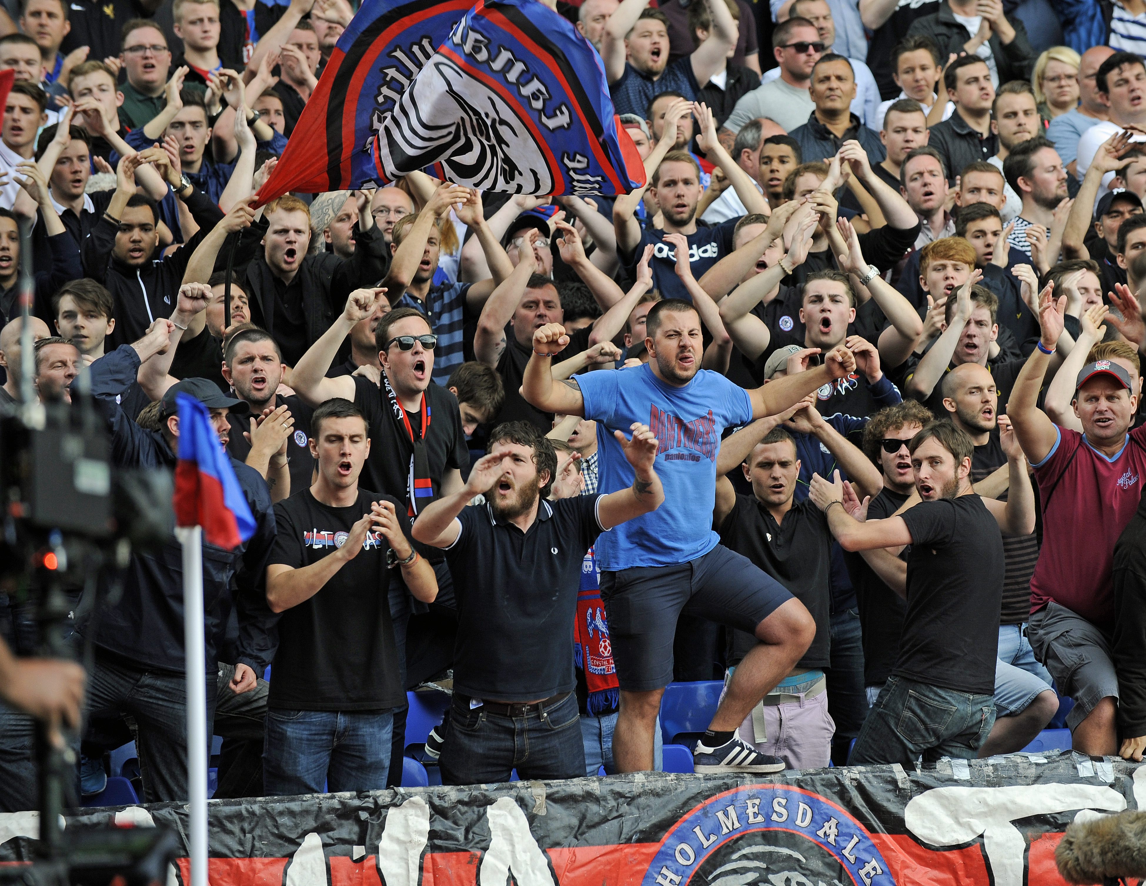 ผี, หงส์, ไก่ จ้องฉุด "วอร์ตัน" มิดฟิลด์แก้วพาเลซ ซัมเมอร์นี้