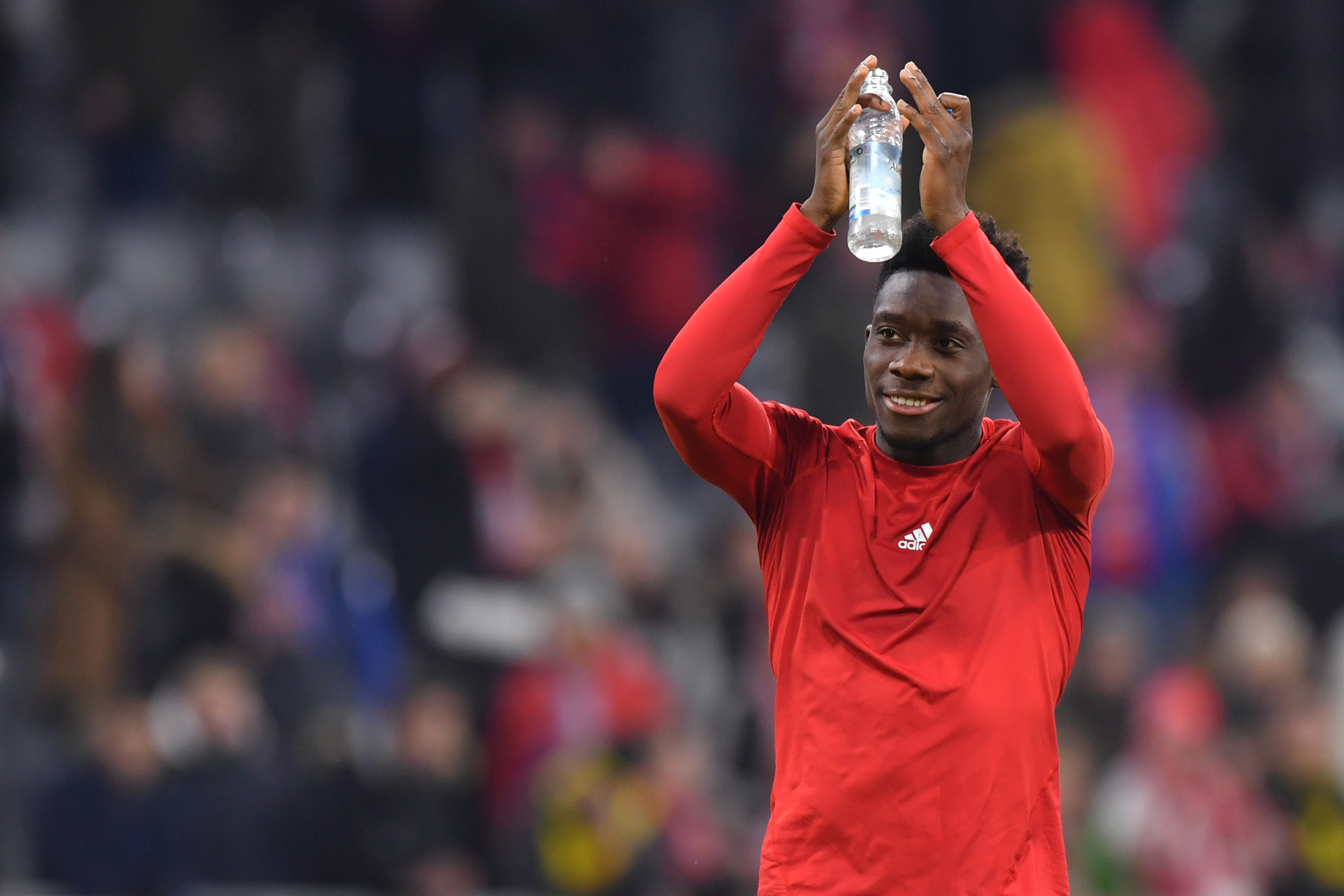 ผี-หงส์เนื้อหอม! เอเยนต์ยื่นข้อเสนอคว้า "เดวี่ส์" แบ็คซ้ายบาเยิร์น