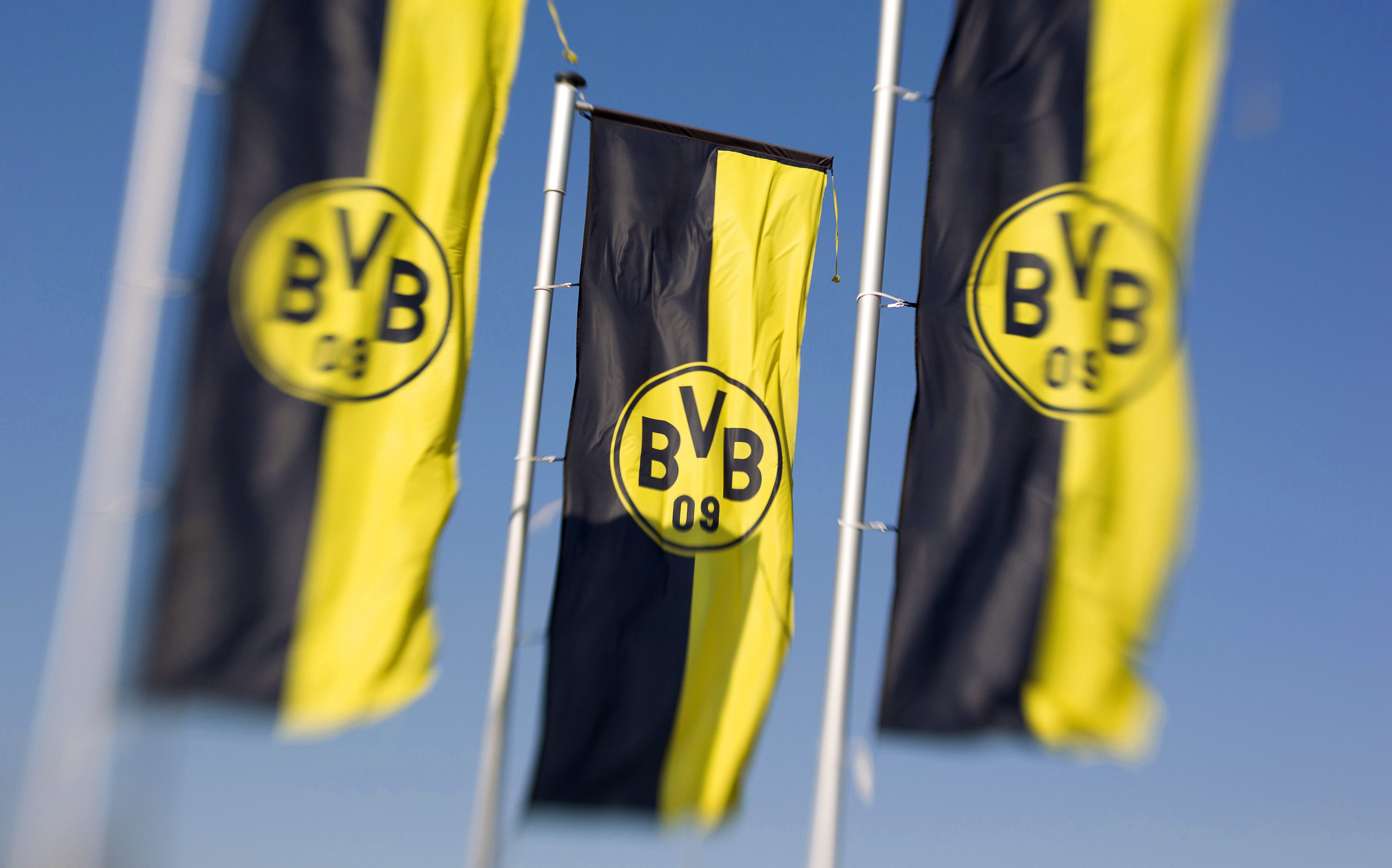 เสือเหลือง ดอร์ทมุนด์ ร่วมวงล่าตัว อาร์ชี เกรย์ วันเดอร์คิด สเปอร์ส