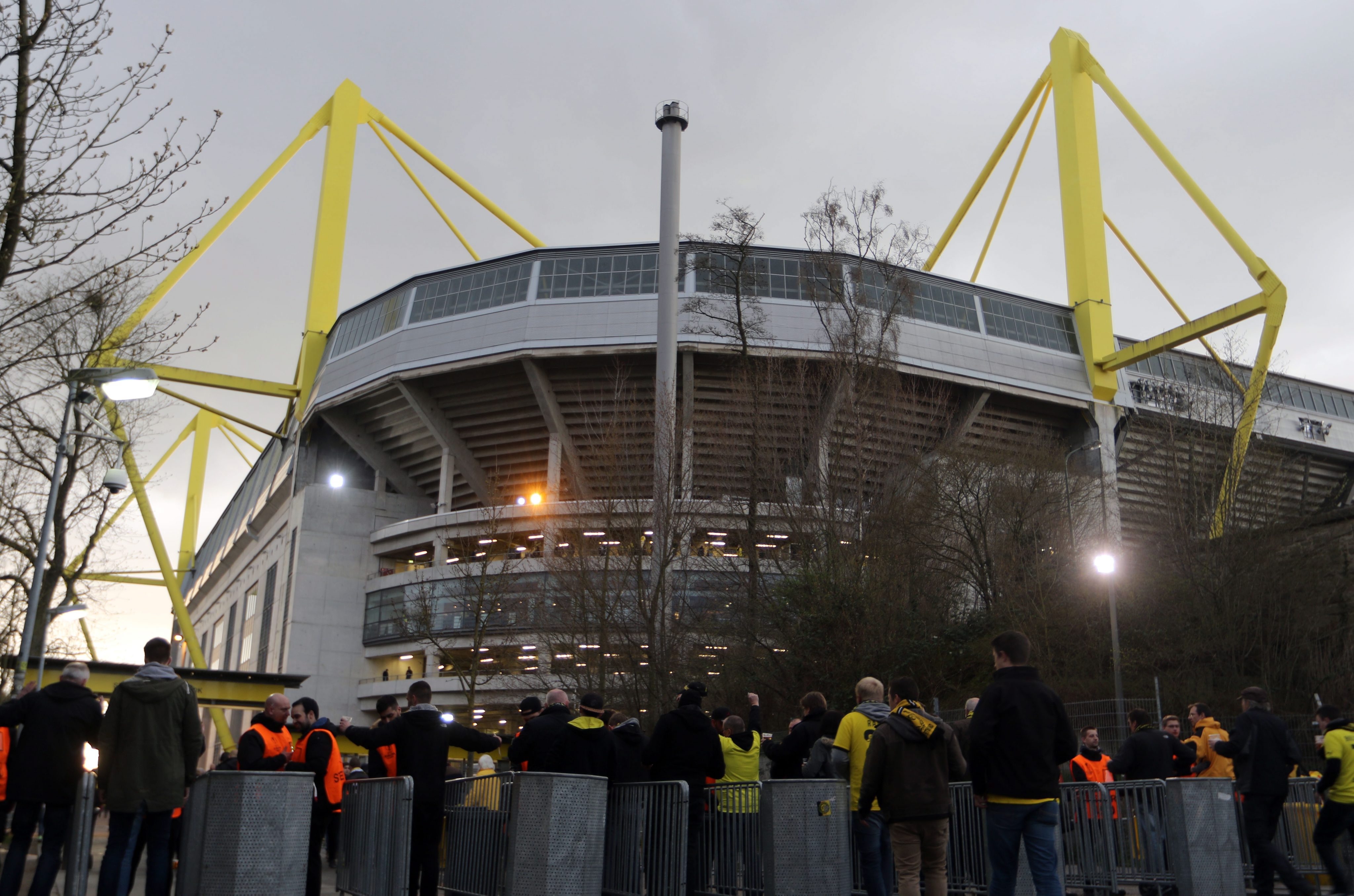 ดอร์ทมุนด์ ใส่เต็ม! เปิดบ้านรับ เอาก์สบวร์ก ล่าชัยต่อเนื่อง