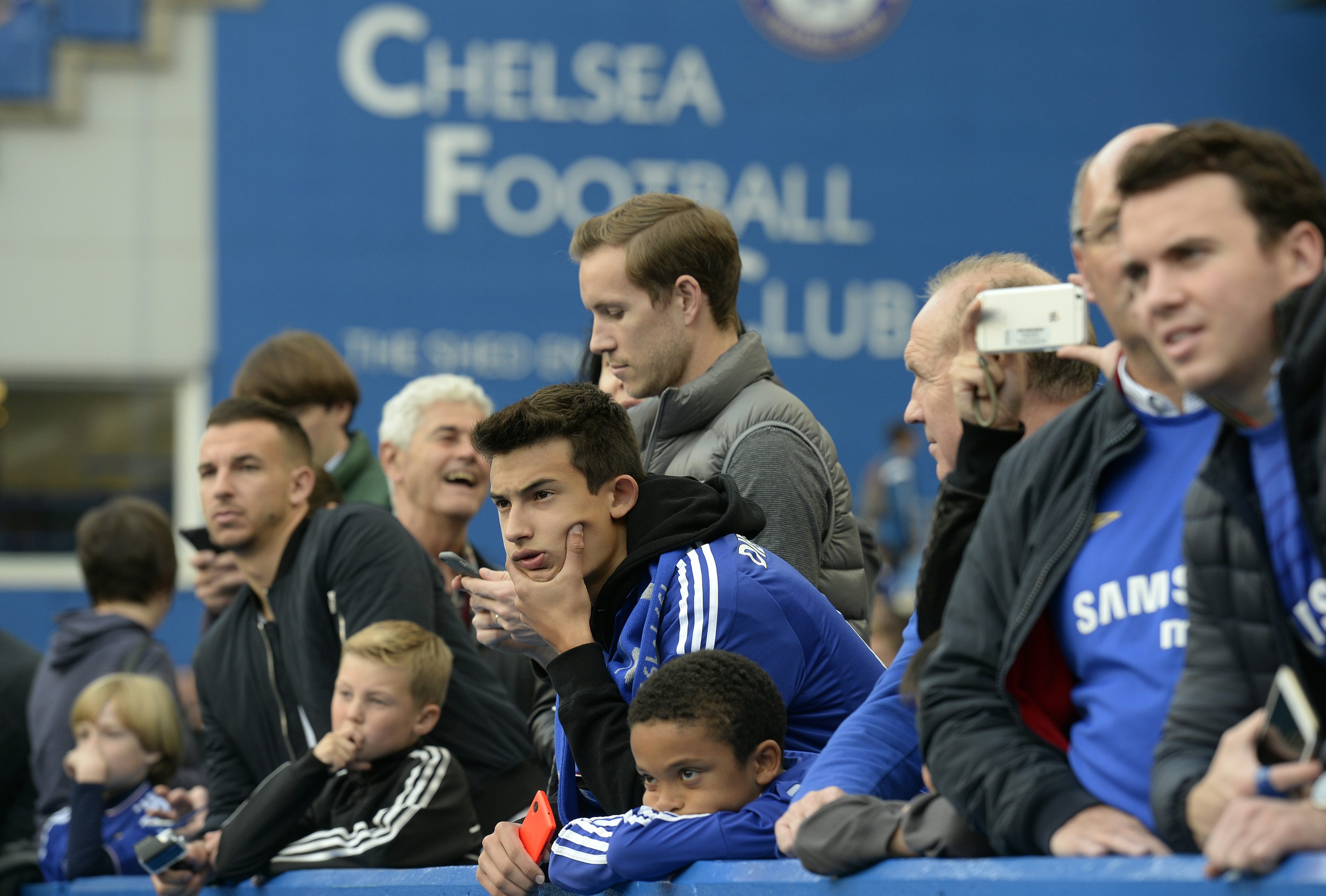 สิงห์บลูส์เล็ง ทราฟฟอร์ด เฝ้าเสาแทน ซานเชซ เสริมทัพซัมเมอร์