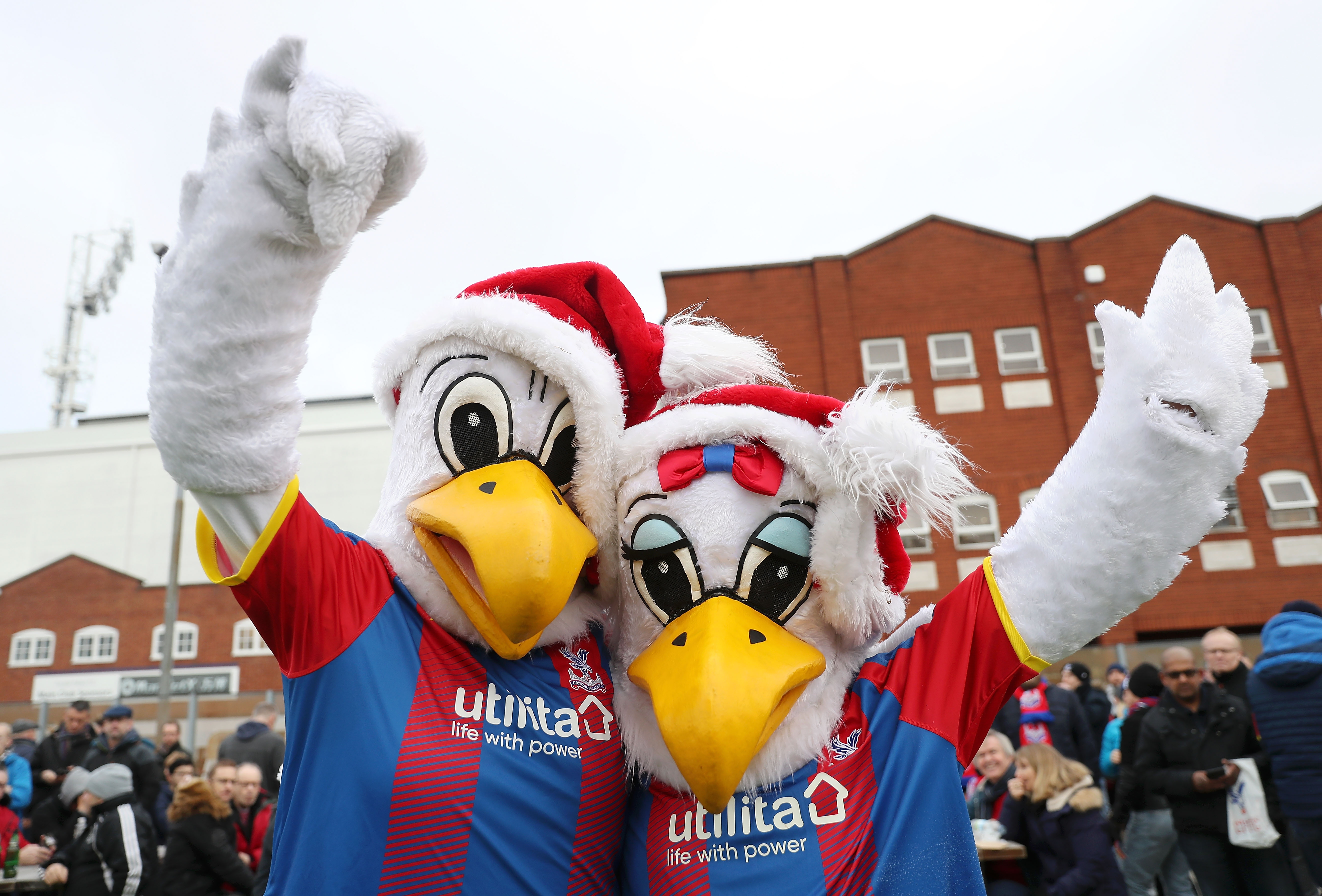 คริสตัล พาเลซ เปิดศึกนอกสนาม! เล็งกระชาก ดรากูซิน เสริมแกร่งแนวรับ