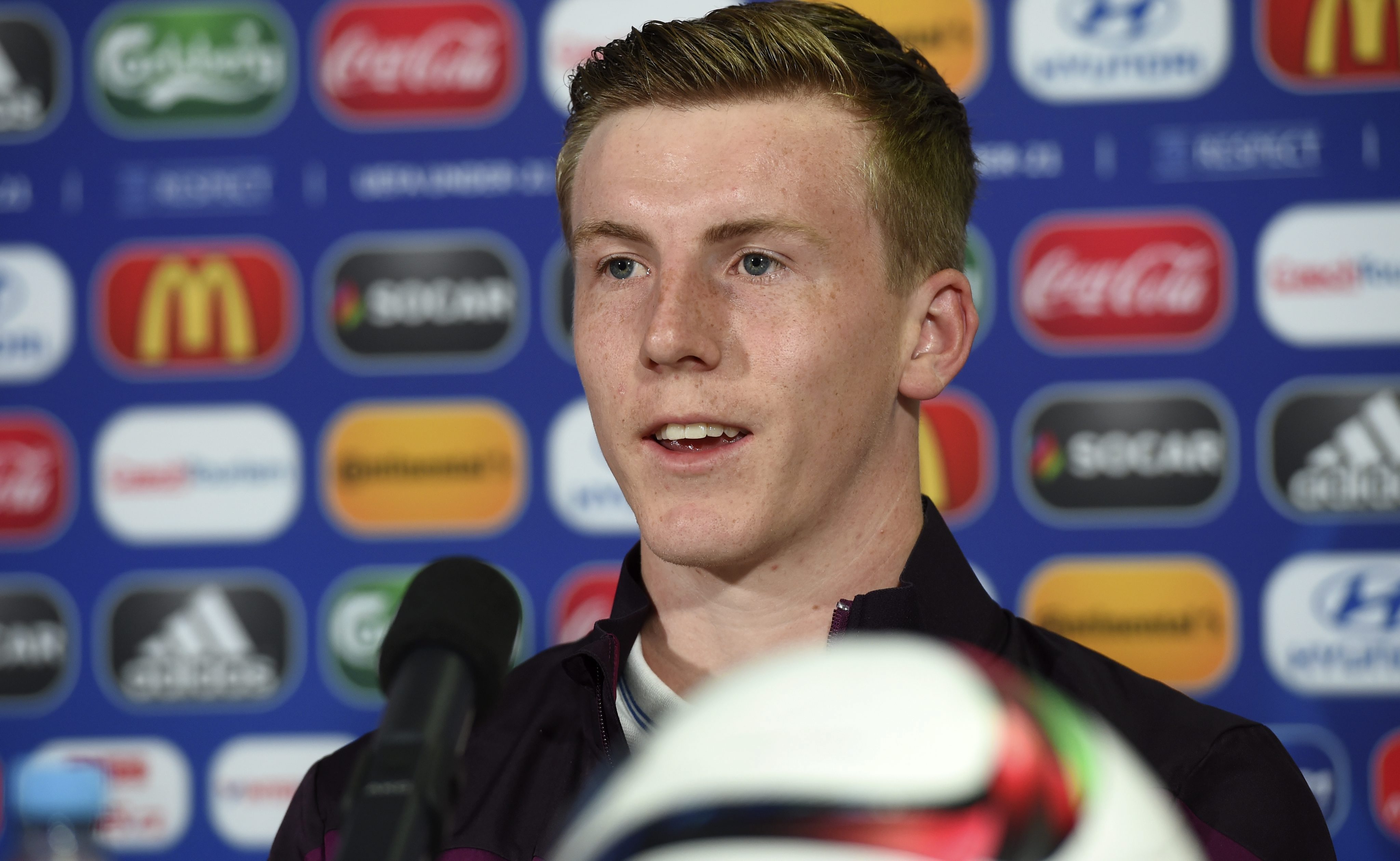 เอฟเวอร์ตัน, ลีดส์ ยูไนเต็ด เปิดศึกนอกสนาม แย่งตัว แมตต์ ทาร์เก็ตต์