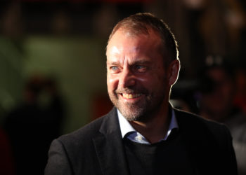 อัลvarez เล็งซบ บาร์ซ่า! ปืน, สิงห์อกหัก แม้ทาบทามต่อเนื่อง