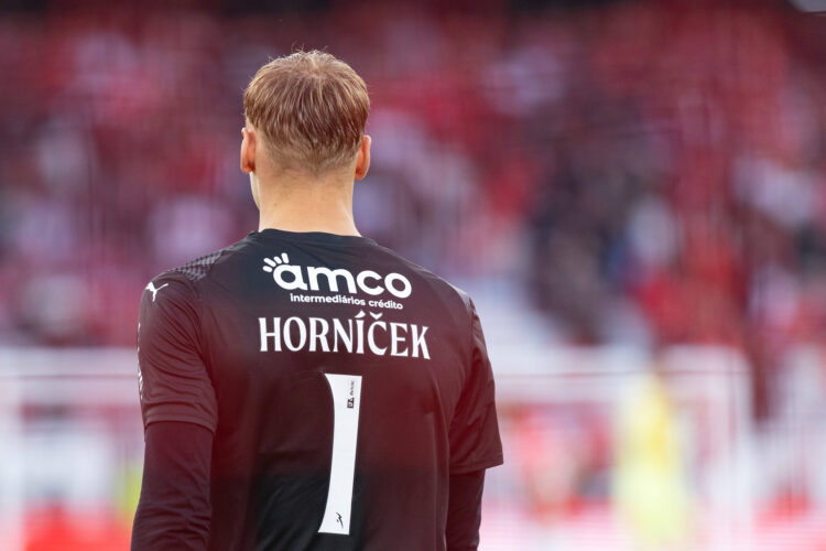 ลีดส์ ยูไนเต็ด เล็งคว้าตัว ลูคัส ฮอร์นิเช็ค เฝ้าเสาซัมเมอร์นี้