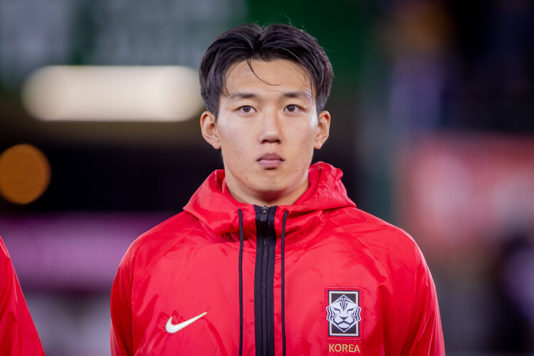 หงส์แดง, ยูงทอง, สาลิกาดง รุมแย่งกองหลังเกาหลีใต้ดาวรุ่ง