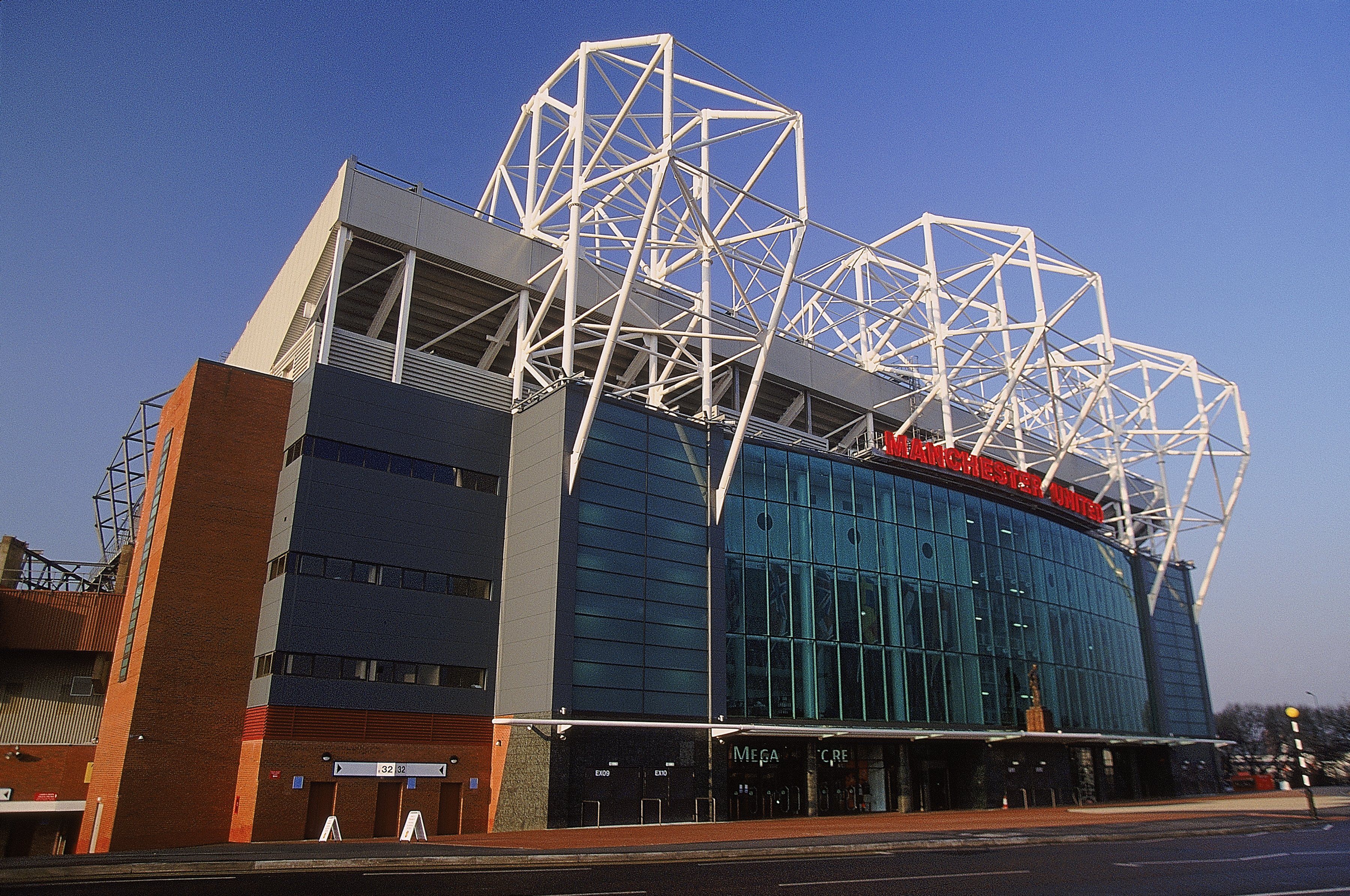 ผีแดง-หงส์แดง เปิดศึกนอกสนาม! ล่าตัวแบ็กซ้าย ไลป์ซิก เสริมทัพ