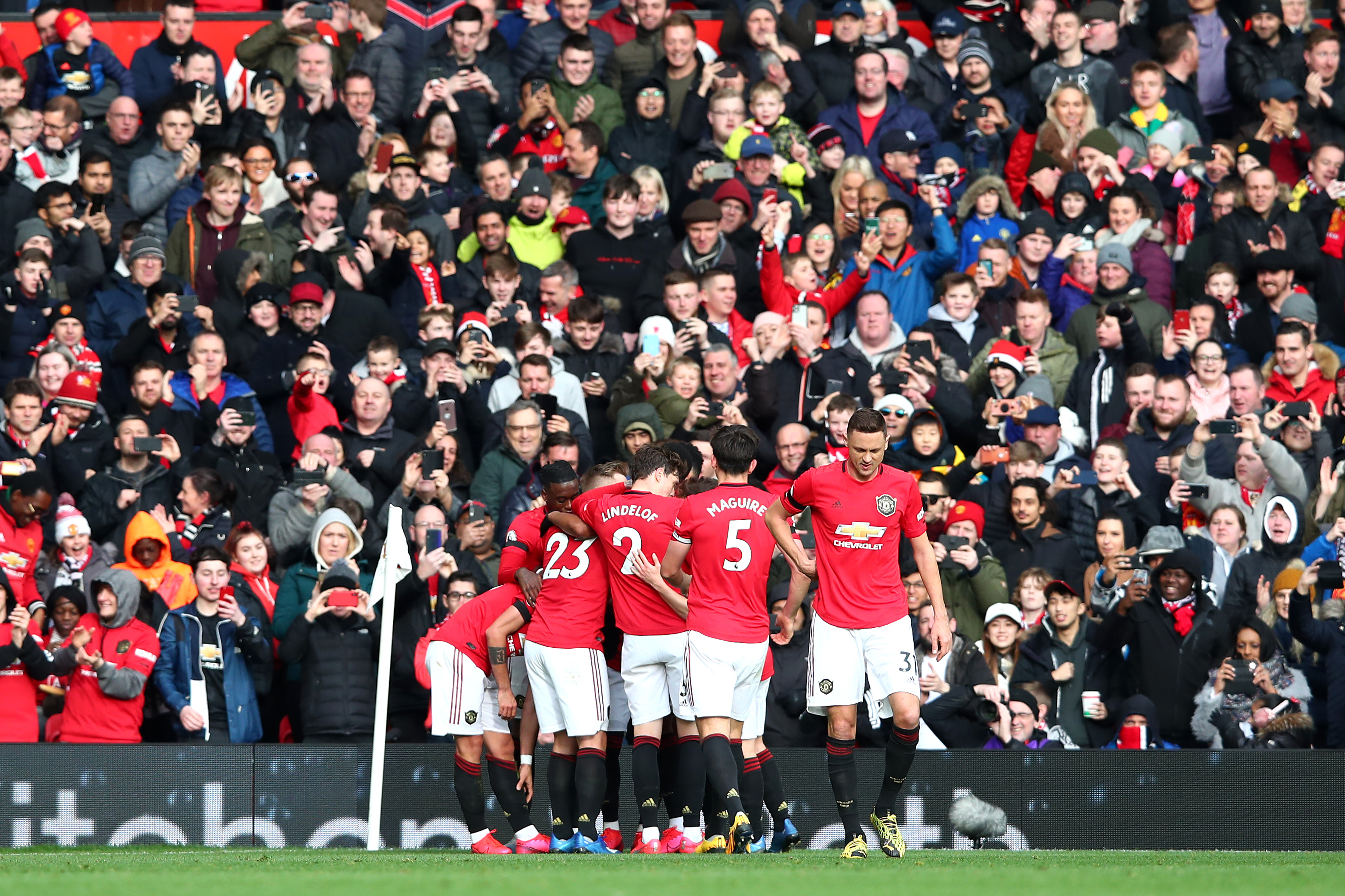 ผี, สาลิกา จ้องปีกโมนาโก แต่เจอหงส์แดงร่วมวงล่าตัว