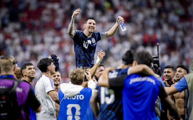 อาร์เจนตินาคัมแบ็กสุดช็อก! ลิโอเนล เมสซี พาฟ้าขาวเข้ารอบชิง