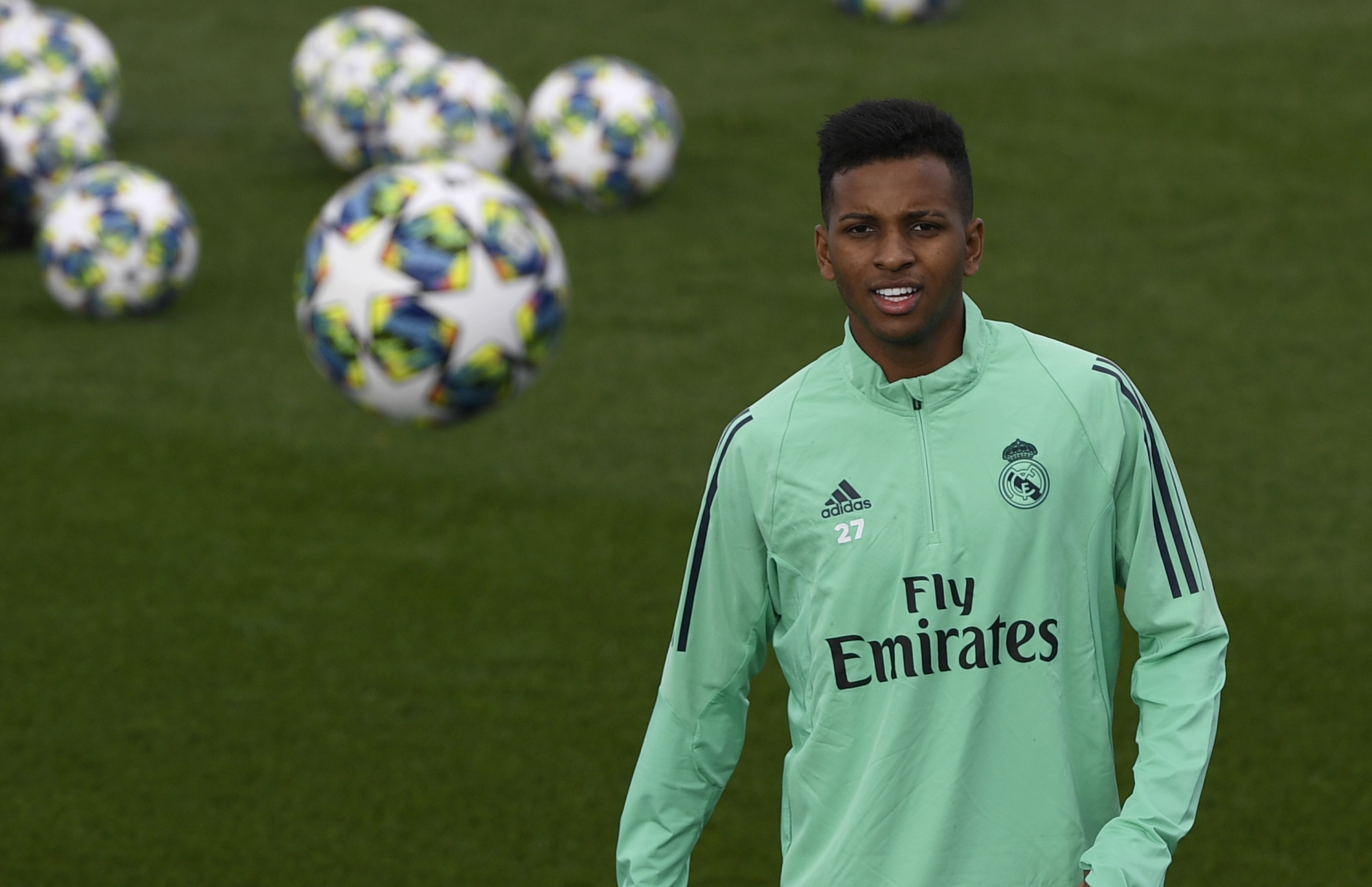 เรือใบสีฟ้าเล็งฉก 'โรดรีโก้' เสริมคม, เป๊ปไฟเขียวล่าตัว