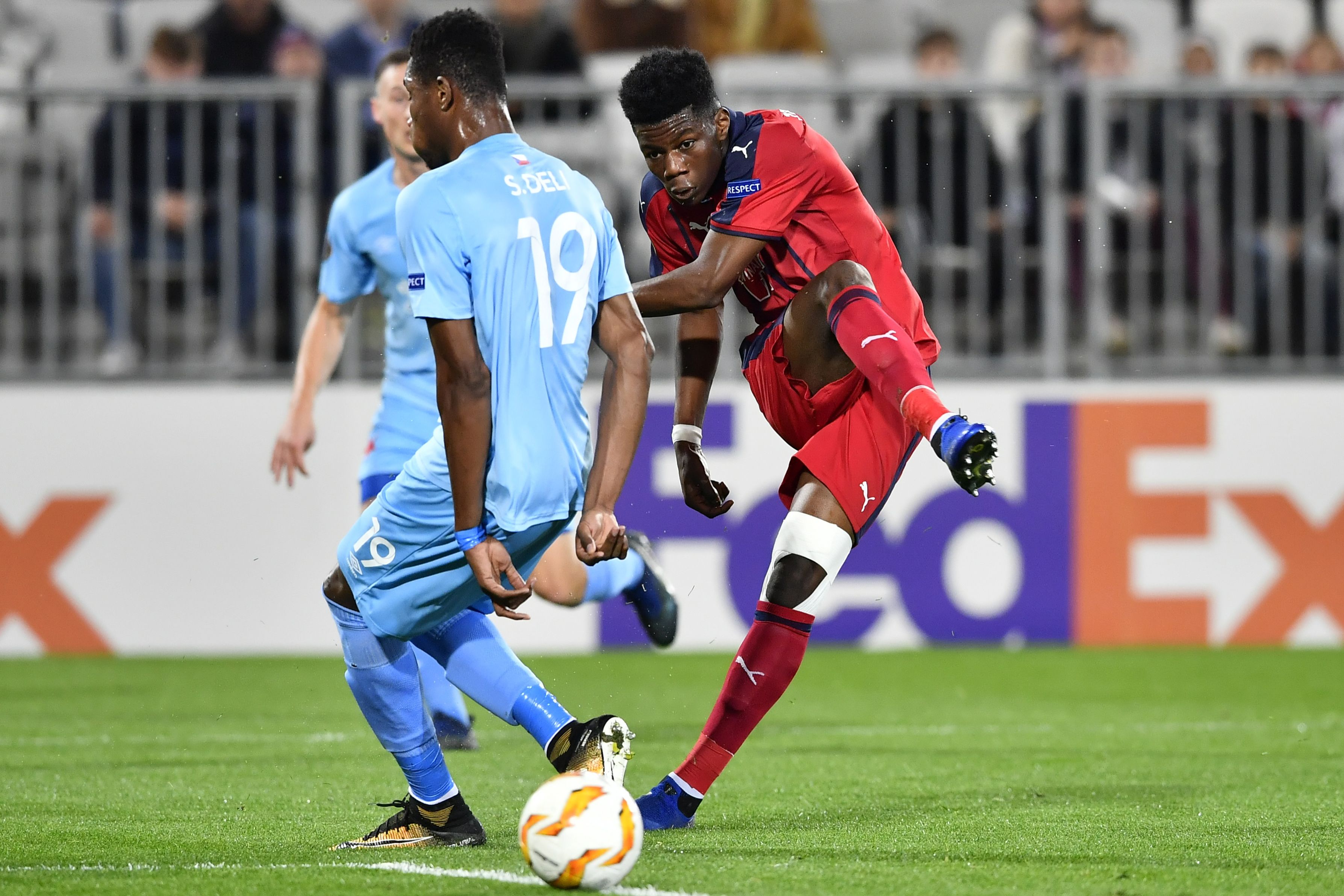 ราชันชุดขาว เตรียมจับ "ชูอาเมนี่" ต่อสัญญา สยบผีแดงล่าตัว