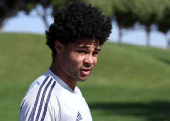 สเปอร์สอกหัก! แซร์จ กนาบรี้ เมินไก่ เลือกอยู่บาเยิร์นต่อ