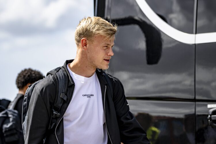 สเปอร์สคว้าฟาน เฮคเค่ สำเร็จ ค่าตัว 52 ล้านปอนด์