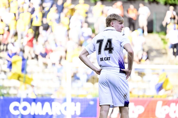 สเปอร์สร่วมวงล่า 'เดอ คัต' ดาวรุ่งฟอร์มแรงจากอันเดอร์เลชท์