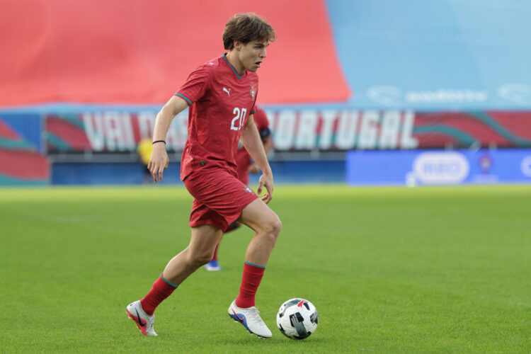 เวสต์แฮมจ่อคว้า กุสตาโว ซา เสริมแดนกลาง 20 ล้านยูโร