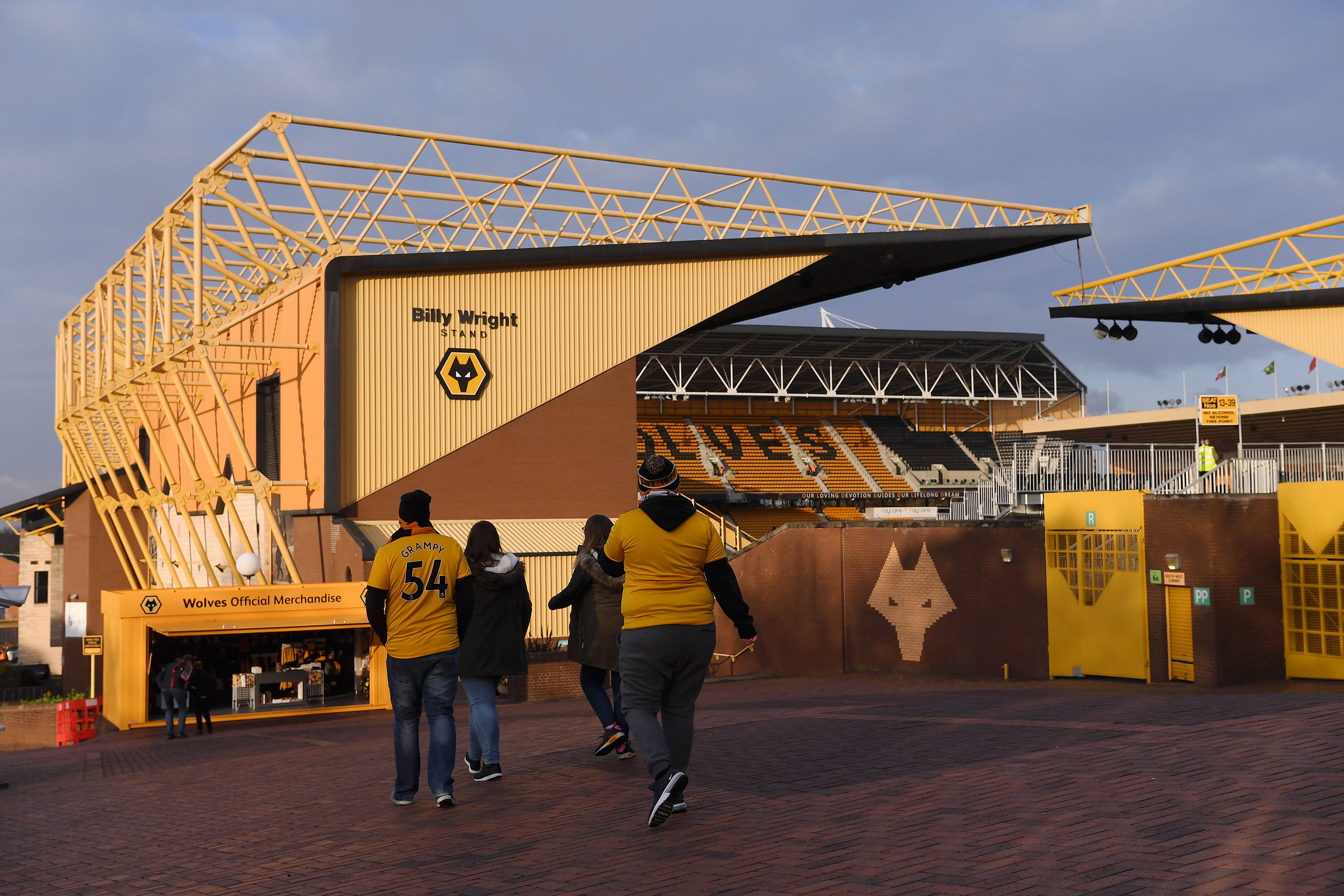 วูล์ฟส์ ปะทะ เชลซี: พรีวิว ฟอร์มล่าสุด สภาพทีม และทำนายผลแข่ง