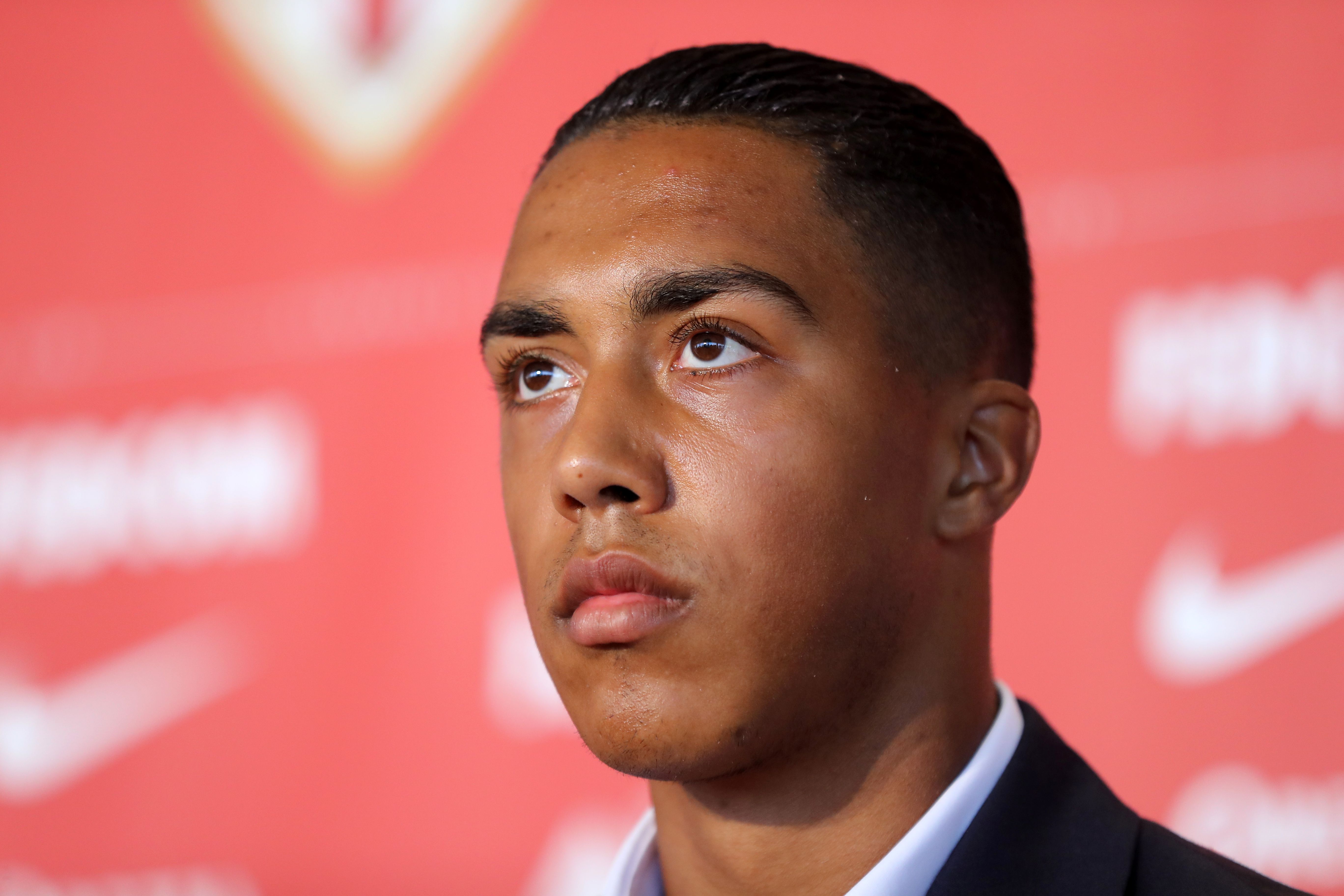 เอาไง! ติเลอมันส์เมินซบซาอุฯ ยันขออยู่ แอสตัน วิลล่า ต่อ